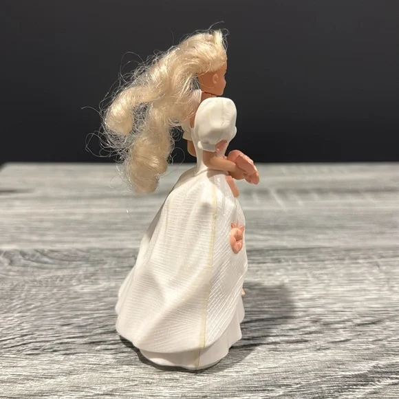 McDonald’s | Barbie: Romantic Bride Barbie (1992) - Vintage Happy Meal Toy - Picture 3 of 11